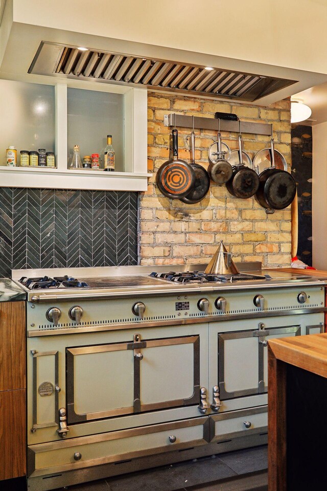 1920 Pillsbury Ave S, Minneapolis, MN 55403 - detailed view of range hood