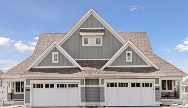 craftsman house featuring a garage