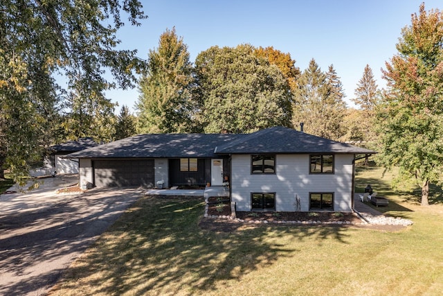 view of front of property featuring a front yard and a garage