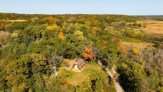 birds eye view of property featuring a forest view