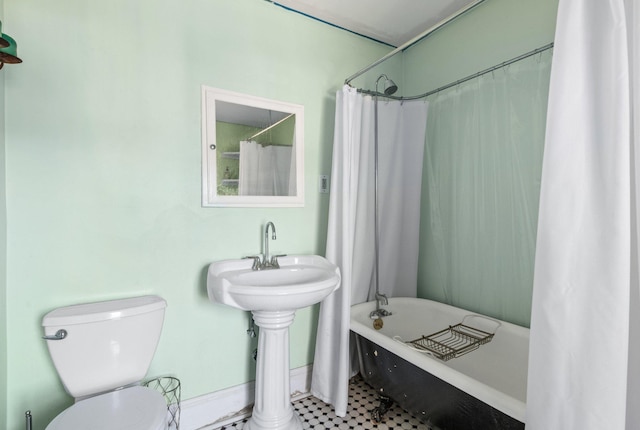 bathroom with toilet and shower / tub combo with curtain