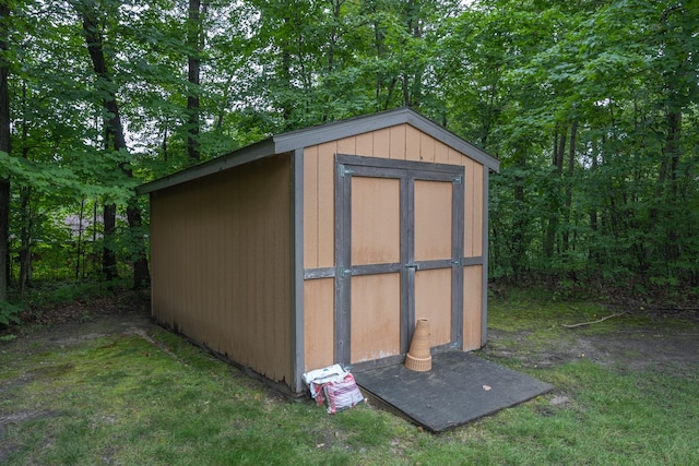 view of outdoor structure with a yard