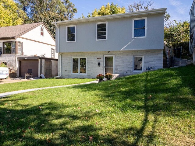 view of front of house with a front lawn