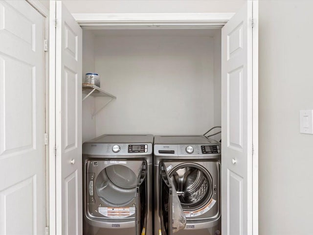 washroom featuring washing machine and clothes dryer