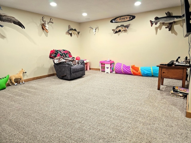 recreation room with carpet