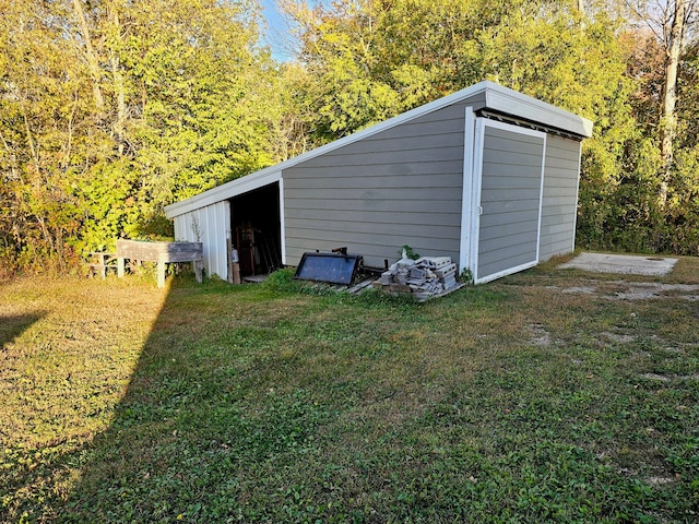 view of outdoor structure featuring a yard