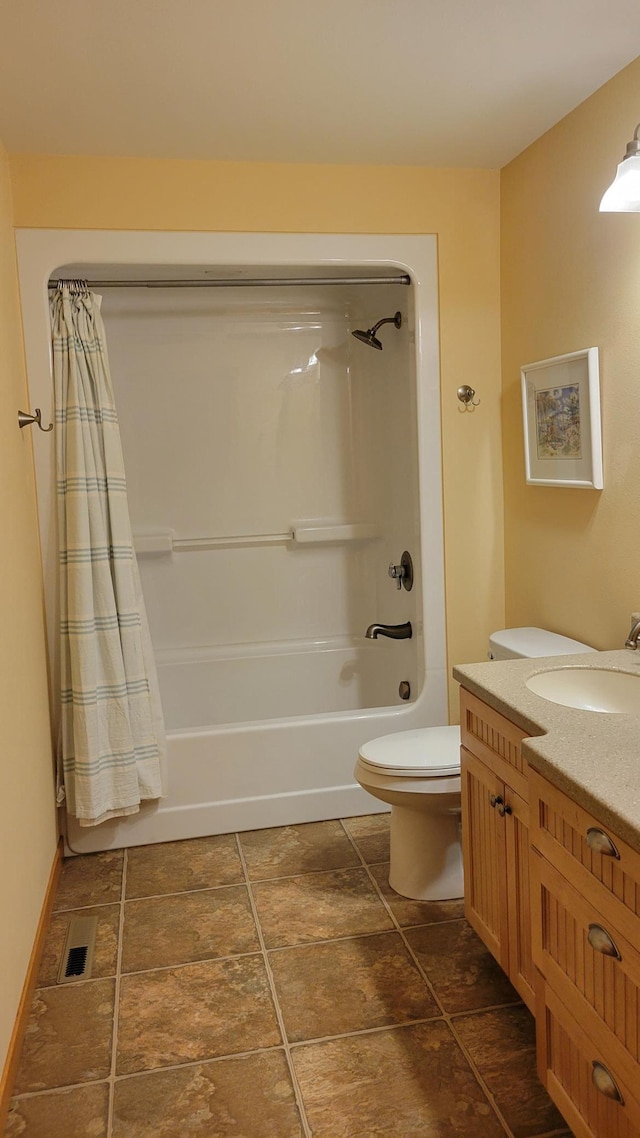 full bathroom featuring toilet, shower / tub combo with curtain, and vanity