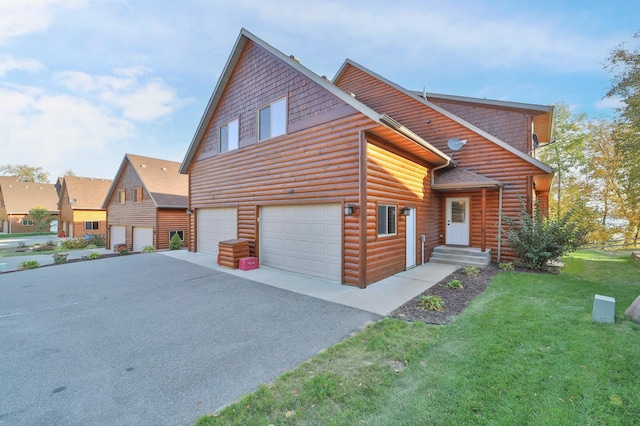 view of front facade featuring a garage and a front lawn