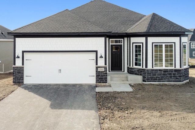 view of front facade featuring a garage