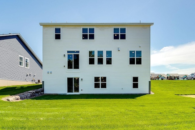 back of house featuring a lawn