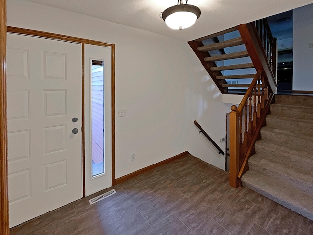 foyer entrance featuring a textured ceiling