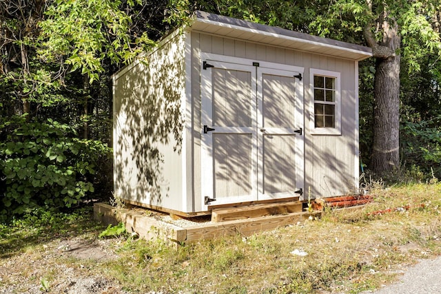 view of outbuilding