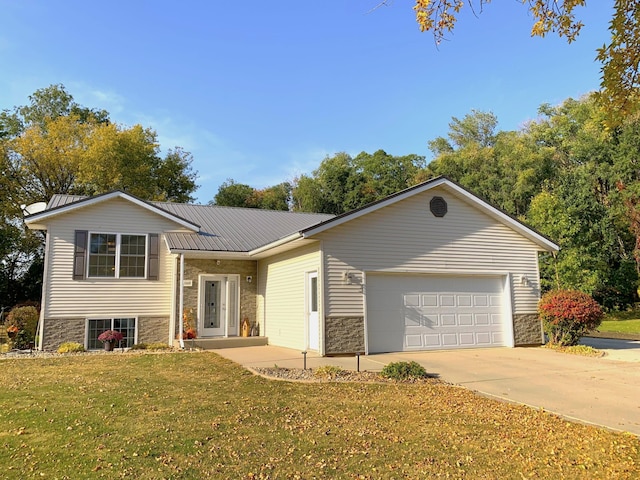 view of front facade with a garage and a front yard