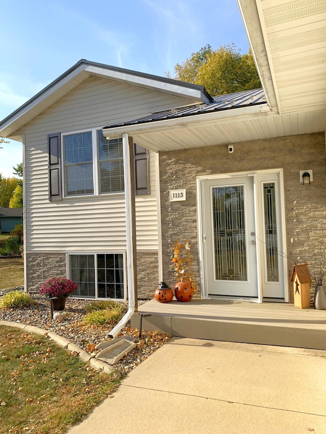 view of property entrance