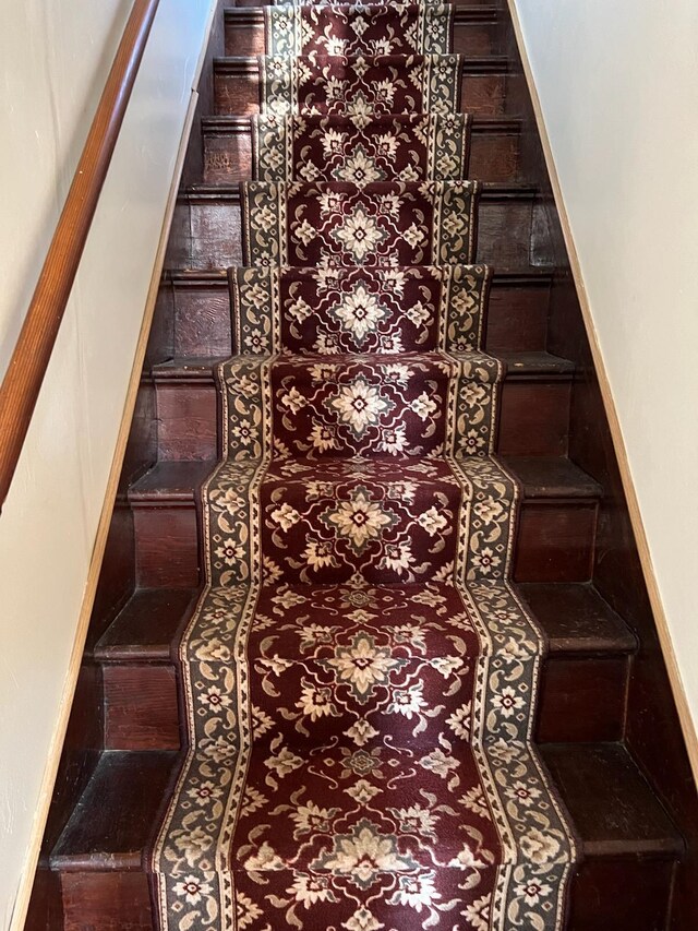 721 5th Ave E, Alexandria, MN 56308 - view of stairs