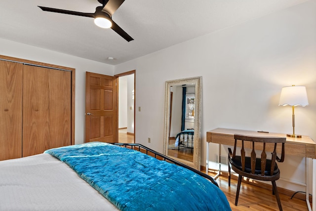 bedroom featuring hardwood / wood-style flooring, ceiling fan, and a closet