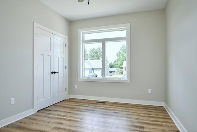 empty room featuring light wood-type flooring and ceiling fan