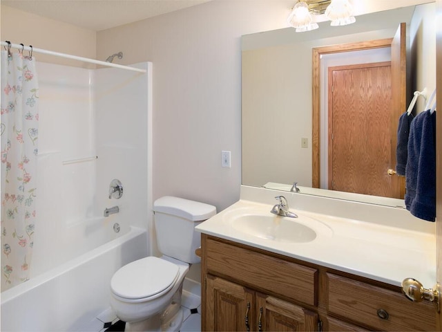 full bathroom featuring toilet, shower / bath combo with shower curtain, and vanity