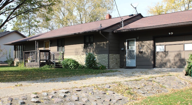 view of front of house featuring a garage