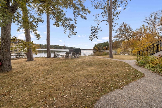 view of yard featuring a water view