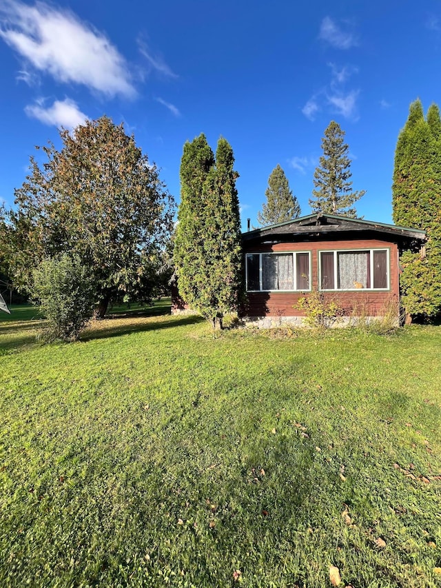 exterior space featuring a front lawn