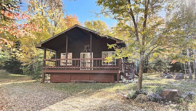 view of front of property featuring a wooden deck