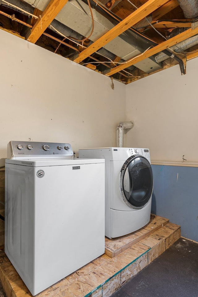 washroom featuring washing machine and dryer