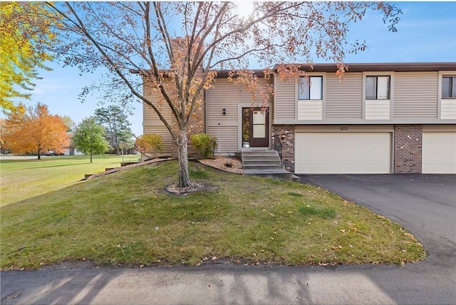 bi-level home featuring a front lawn and a garage