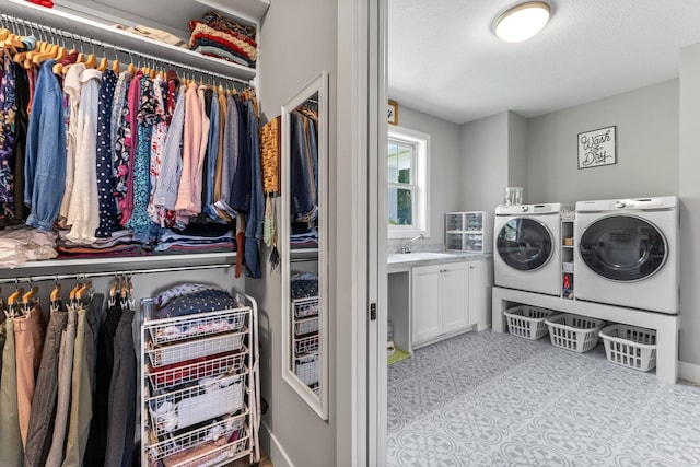 laundry area featuring washing machine and dryer and a textured ceiling