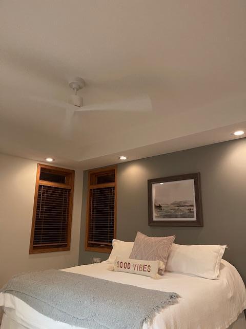 bedroom featuring ceiling fan