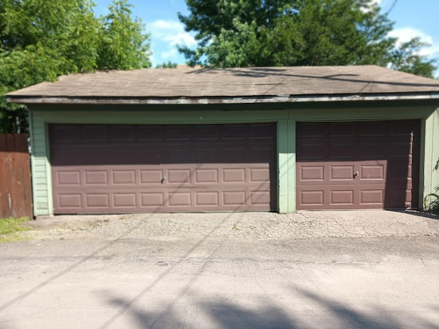 view of detached garage