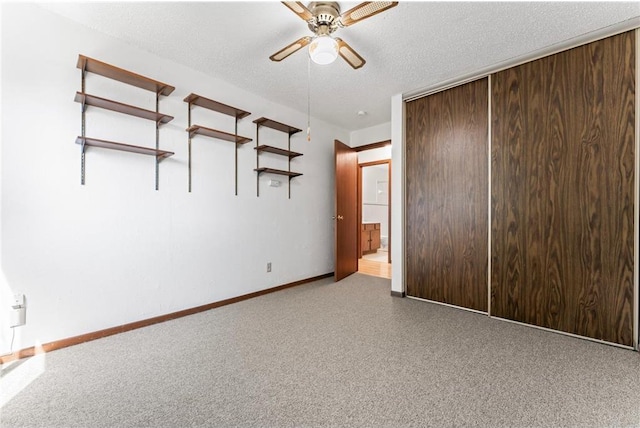 unfurnished bedroom featuring ceiling fan, a textured ceiling, and a closet