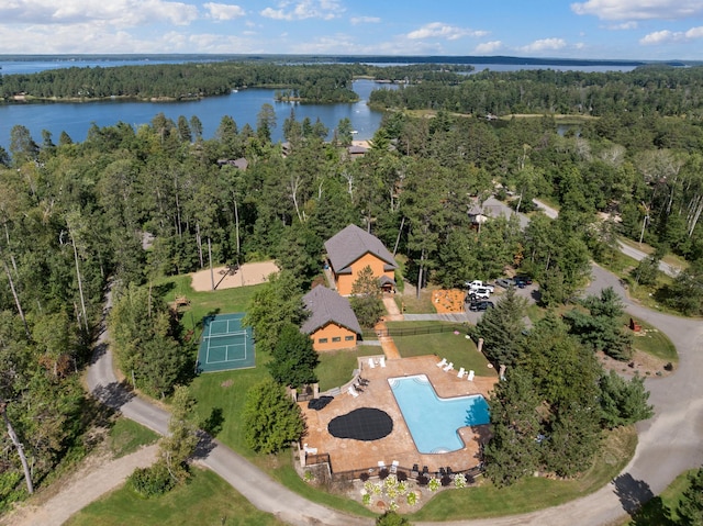 bird's eye view with a water view and a view of trees