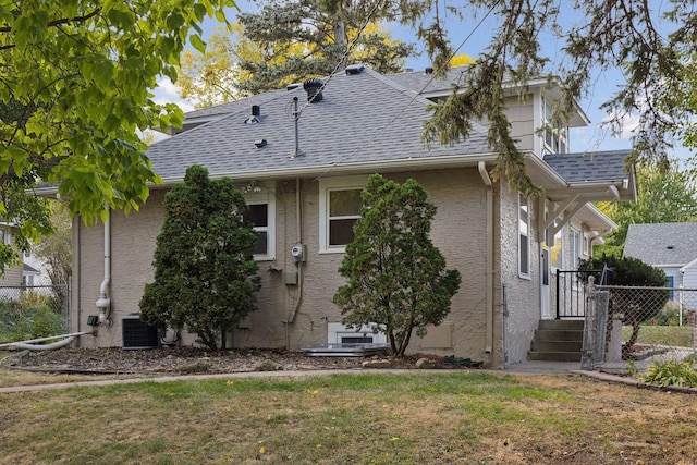 view of front of property featuring central air condition unit and a front yard