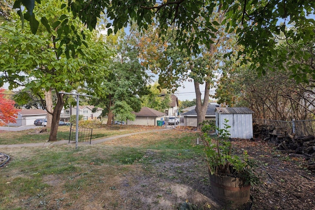 view of yard with a storage unit