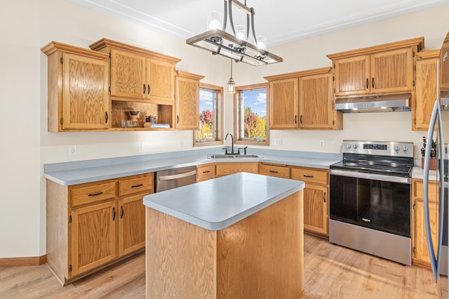 kitchen featuring hanging light fixtures, sink, a center island, light wood-type flooring, and appliances with stainless steel finishes