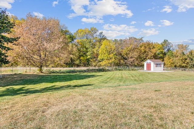 view of yard featuring a rural view and an outdoor structure