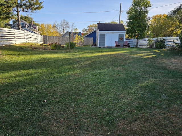 view of yard featuring a storage unit