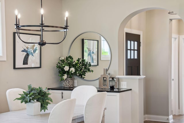 dining room featuring arched walkways
