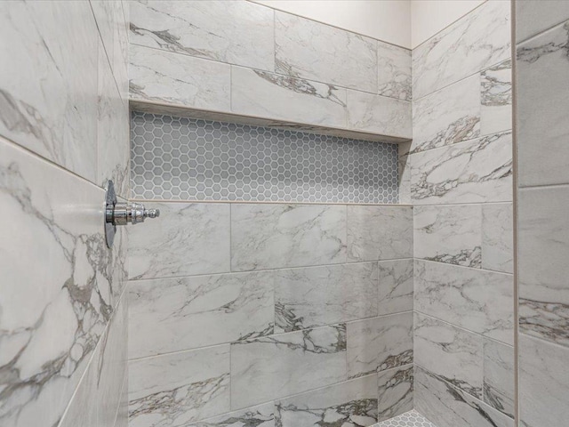 bathroom featuring tiled shower