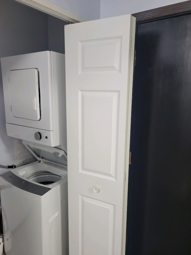 2007 122nd St Unit B2, Burnsville, MN 55337 - clothes washing area featuring stacked washer / drying machine and laundry area