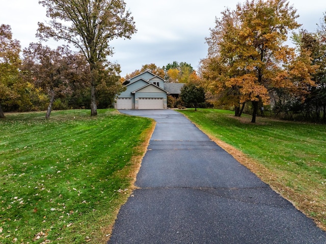 view of front facade featuring a front yard