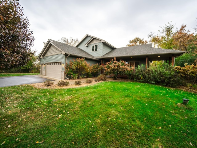 view of front facade featuring a front lawn and a garage