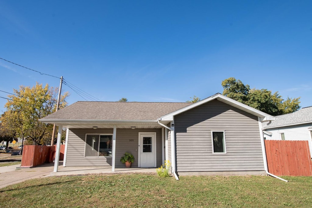 view of front of home with a porch and a front lawn