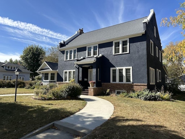 view of front facade with a front yard