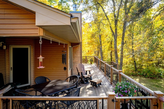 deck with outdoor dining space