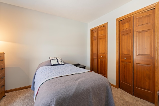 bedroom featuring baseboards and carpet flooring