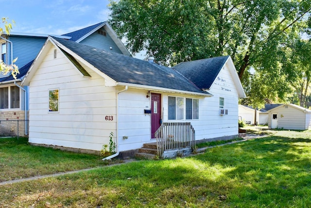 view of front facade with a front lawn