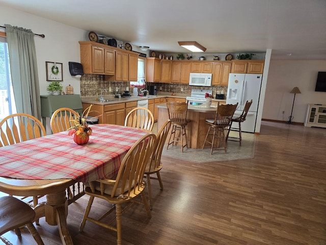 dining space with sink and dark hardwood / wood-style flooring