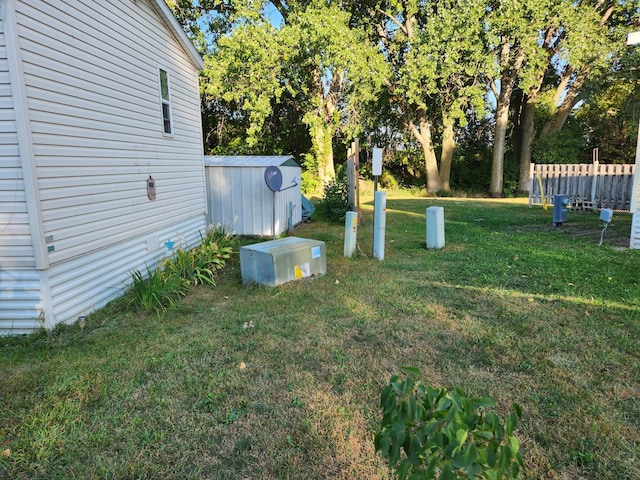 view of yard with a storage shed